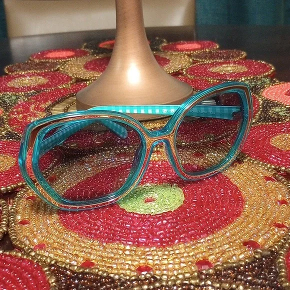 Kate Spade Tote And Sunglasses - Picture 9 of 17